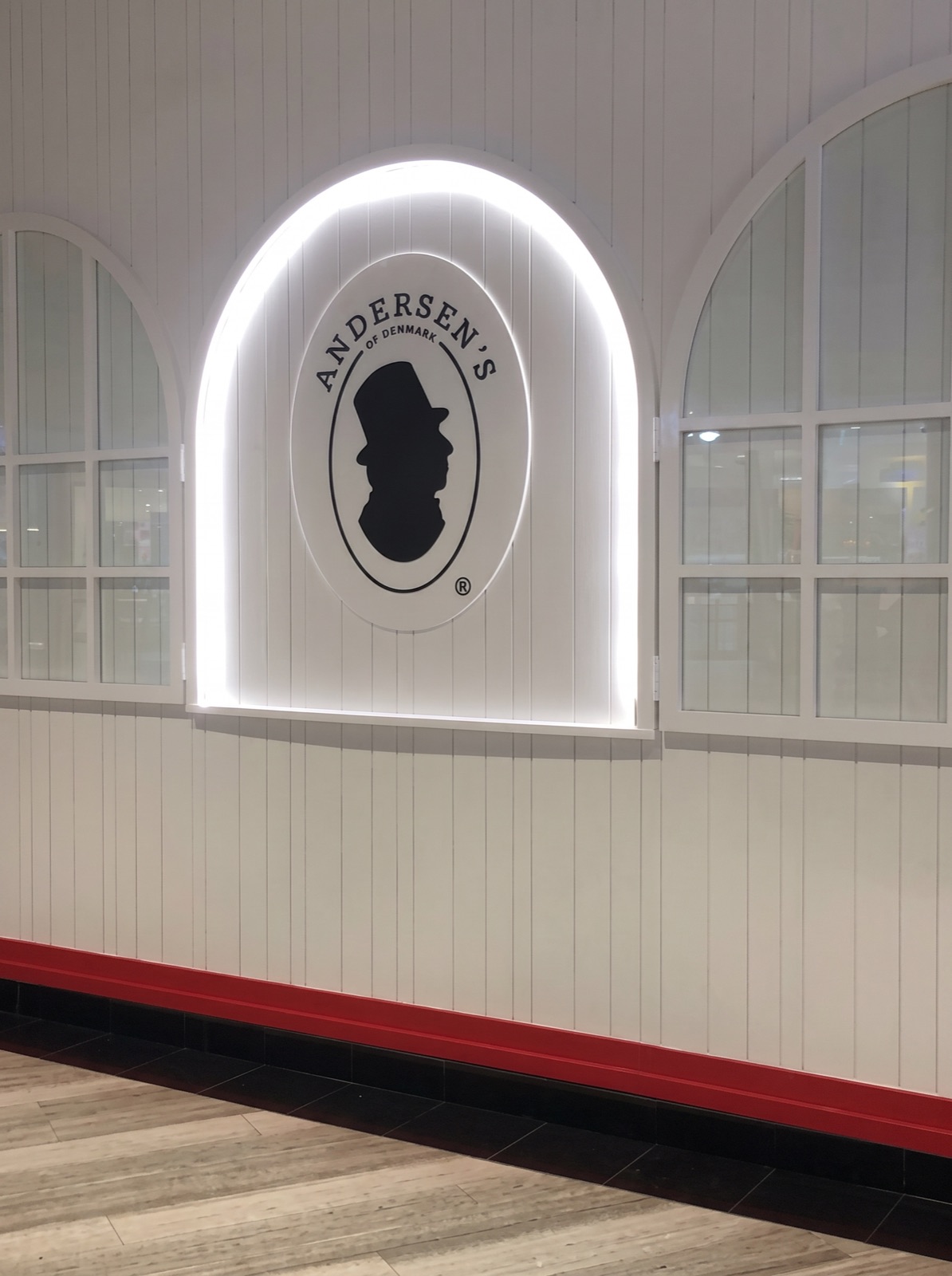 Andersen’s of Denmark — edge-lit arch logo