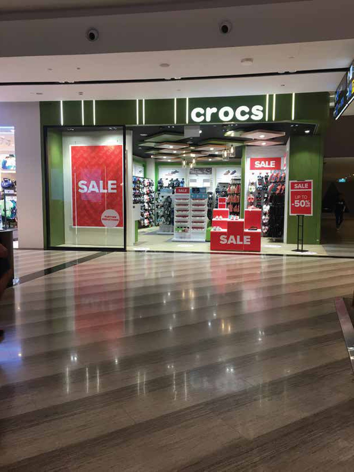 Crocs · Jewel — storefront fascia