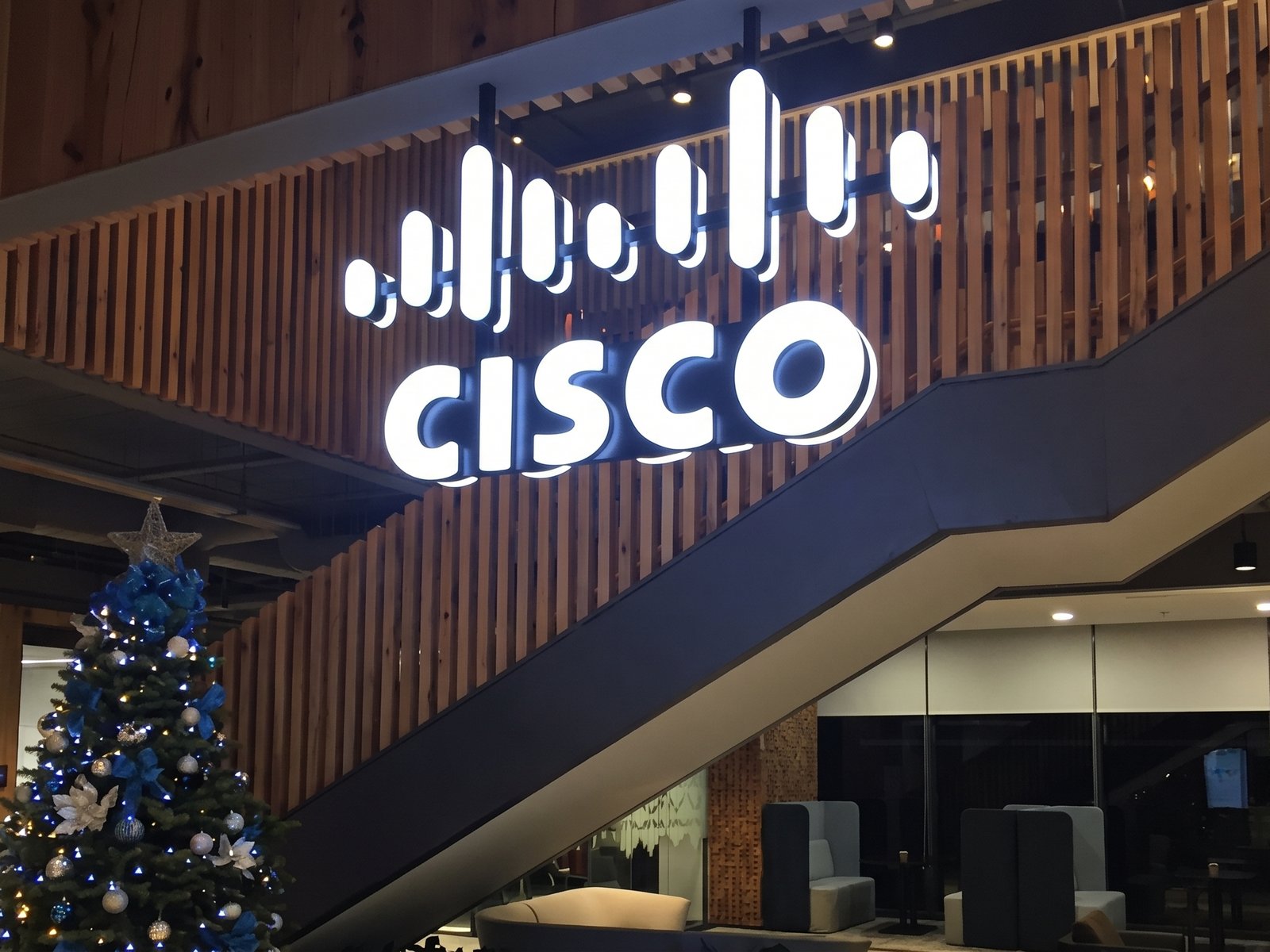 Cisco — illuminated logo & lettering