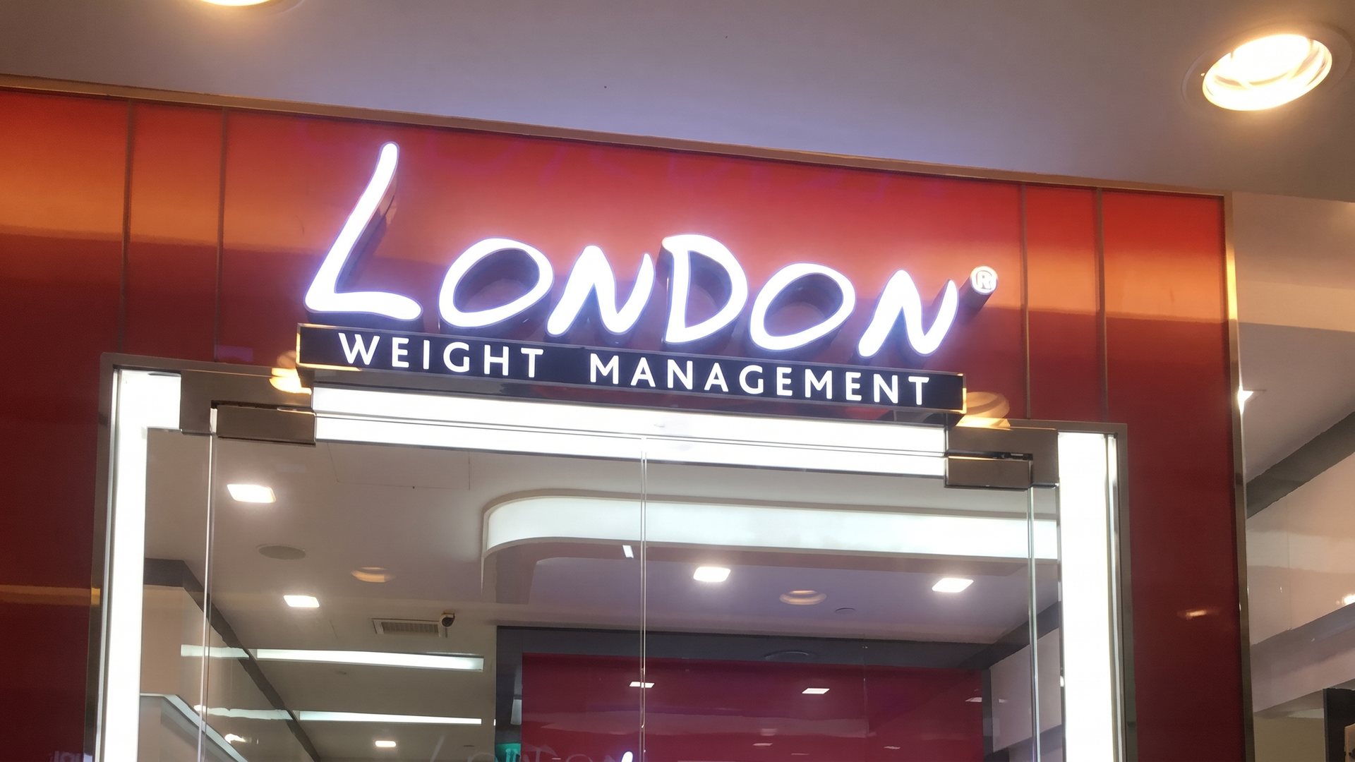 London Weight Management shopfront lettering