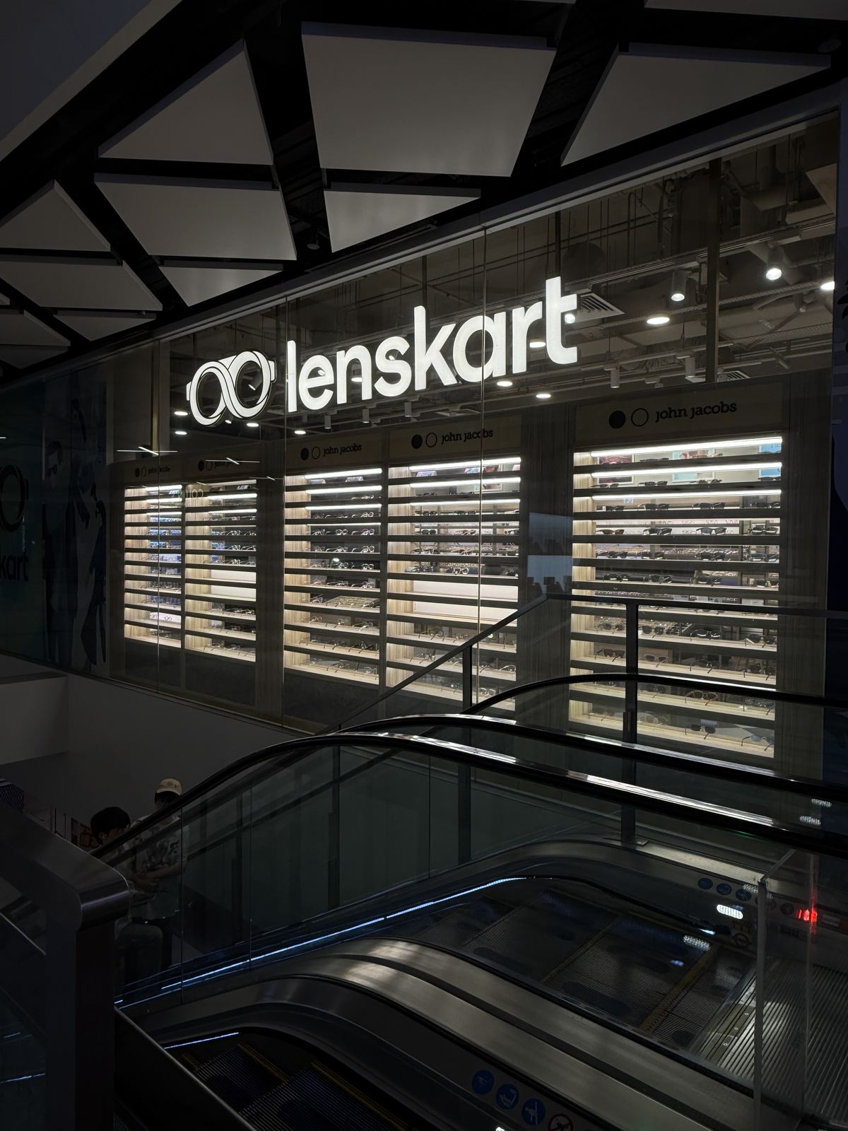 Lenskart — shopfront · mall corner
