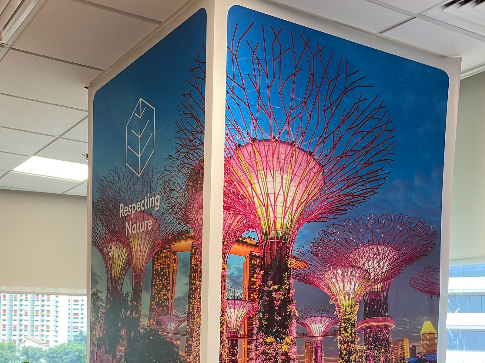 Column graphics — large-format print · column