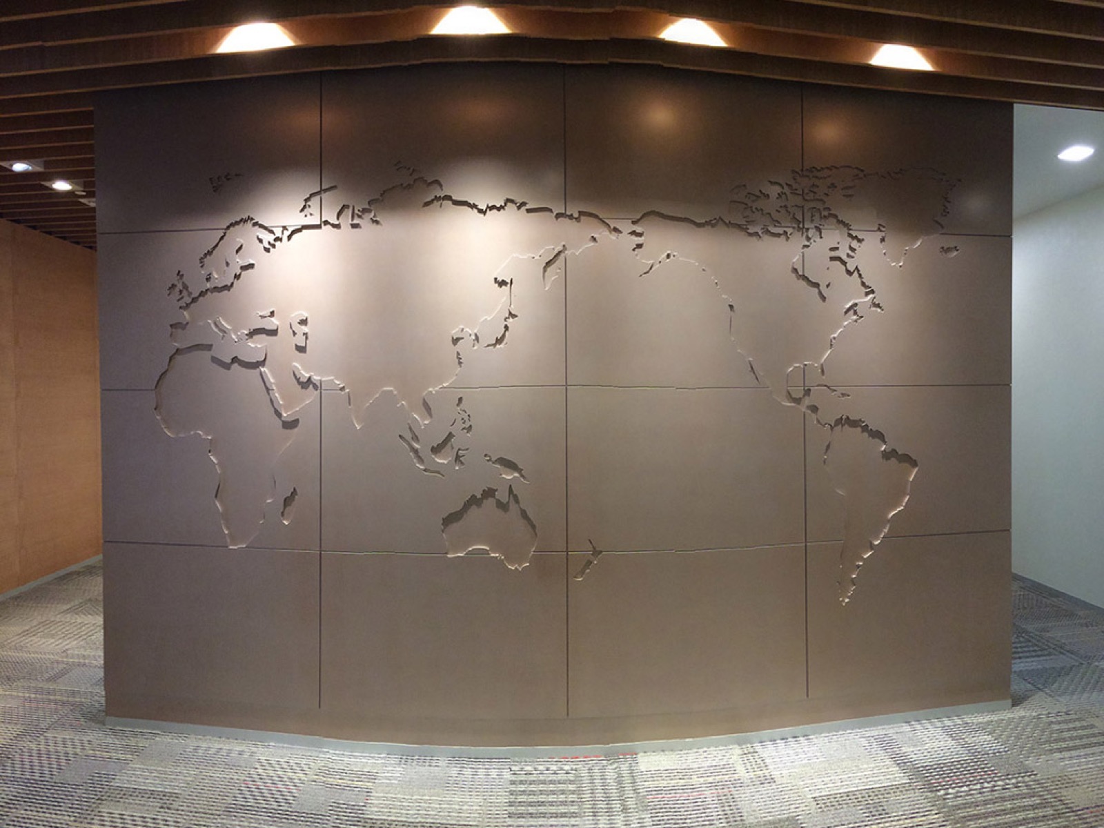World-map wall relief — dimensional feature
