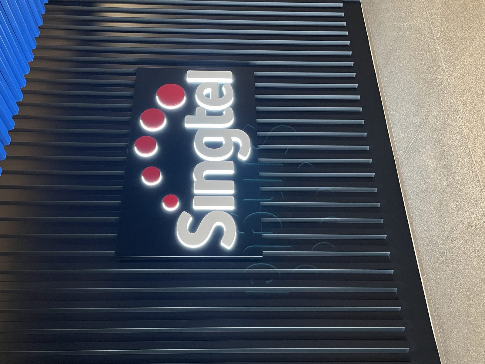 Singtel backlit aluminium box-up sign